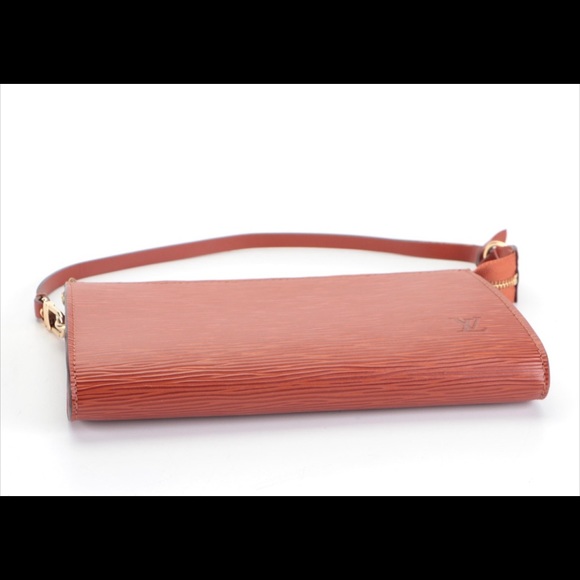 Louis Vuitton Pochette Accessoires Kenyan Fawn Epi Leather with Box and Dust Bag - Picture 4 of 10
